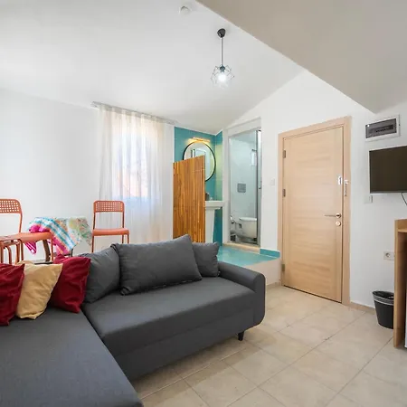 Otel Nev *